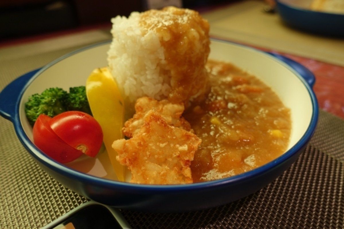 旧軽井沢にある「ピース軒」。無性にカレーが食べたくなった。スパイシーなカレ...