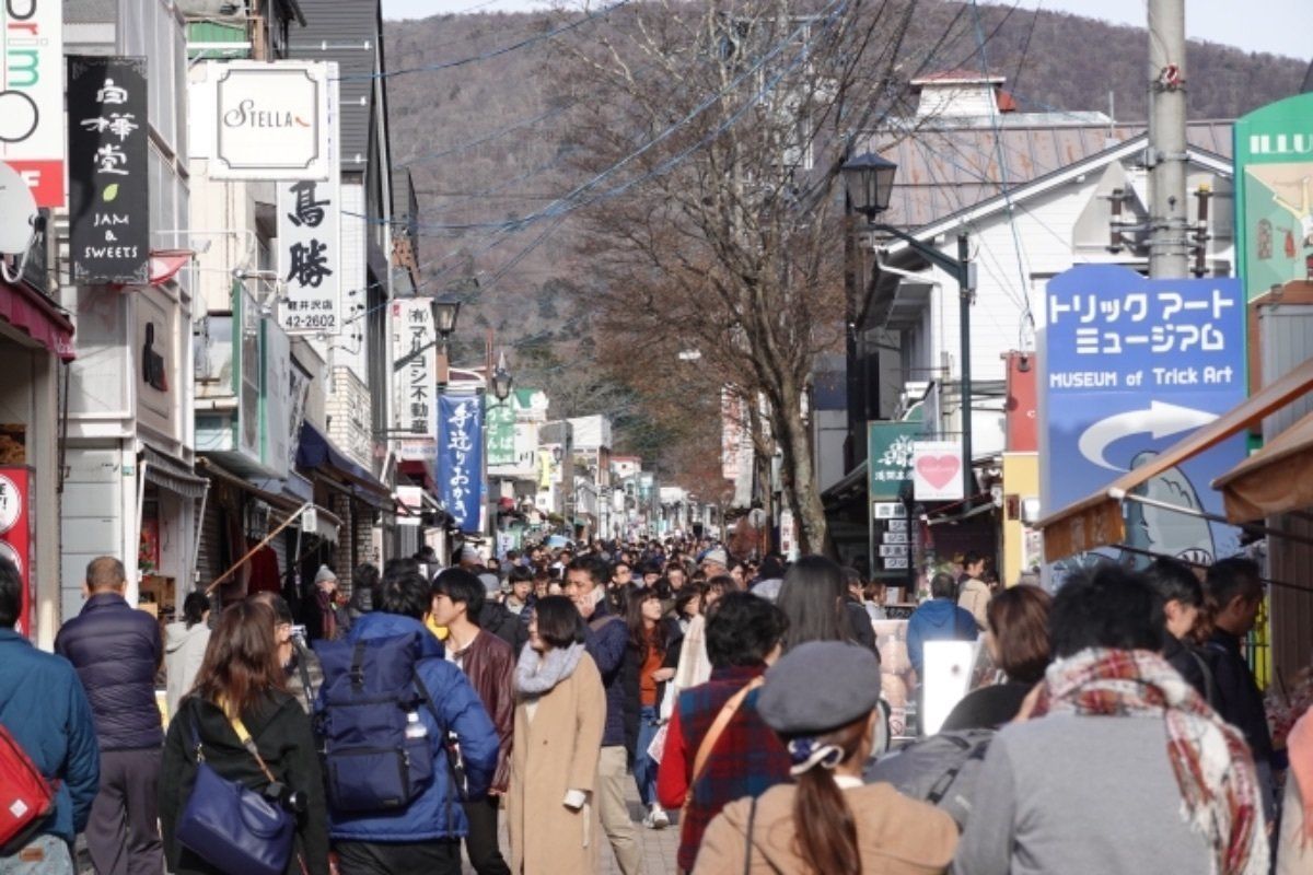 旧軽井沢銀座通りへ。軽井沢何度もきたことあったけど、こんな商店街気づかなか...