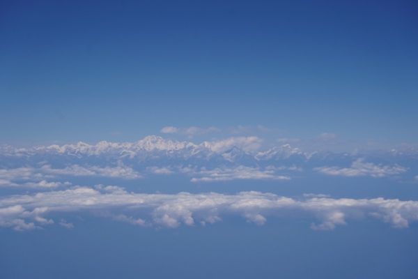 ネパール・カトマンズ「ネパールカトマンズヒマラヤの旅！」の写真：機内からヒマラヤが見えた。行きは翼のない...