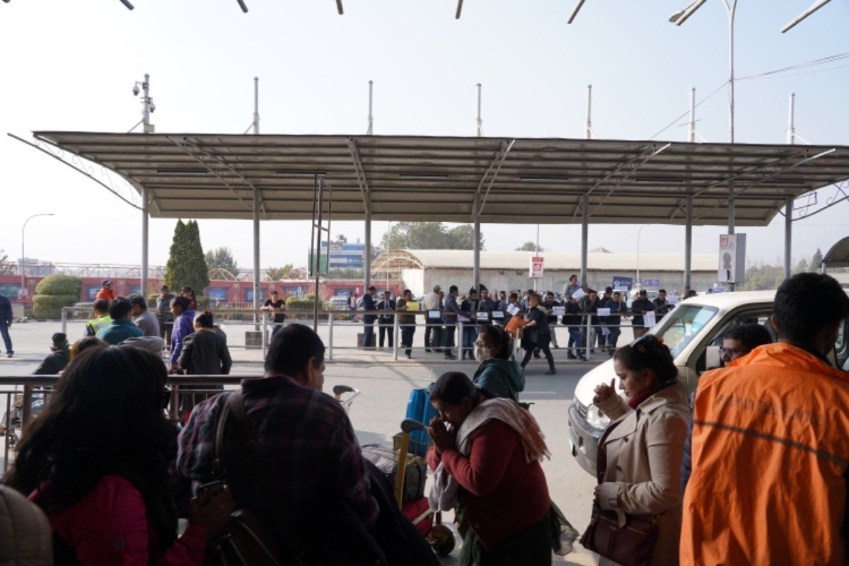 空港を出るとタクシードライバーのプレッシャーの嵐。ホテルからの送迎があるは...