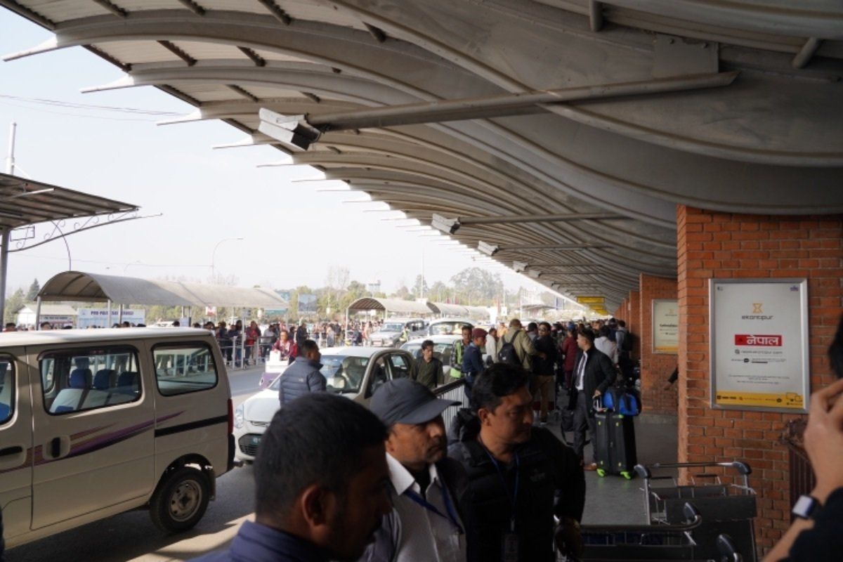 空港を出るとタクシードライバーのプレッシャーの嵐。ホテルからの送迎があるは...