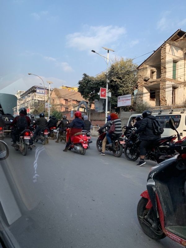 ネパール・カトマンズ「ネパールカトマンズヒマラヤの旅！」の写真：タクシーで移動。インドのようなミャンマー...