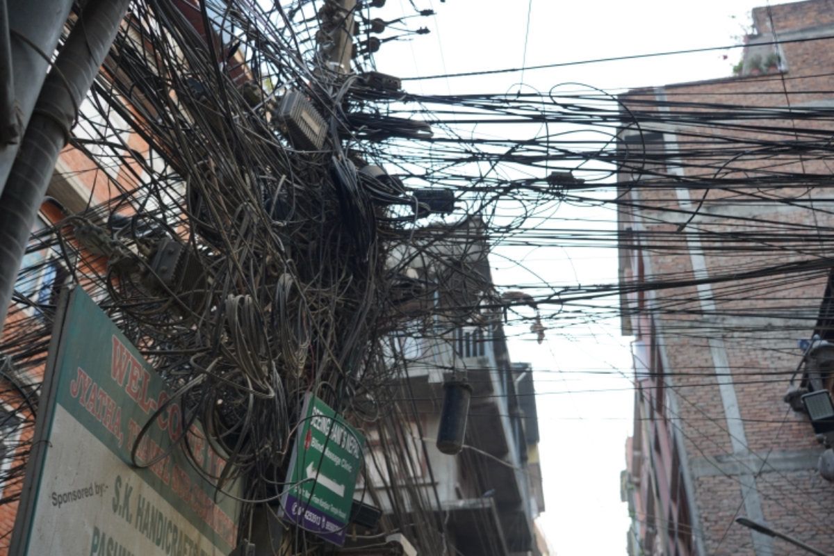 ホテルで少し休憩をし、カトマンズタメル地区を散策。インドのようなしつこい客...