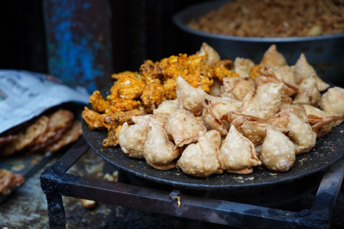 ホテルで少し休憩をし、カトマンズタメル地区を散策。インドのようなしつこい客...