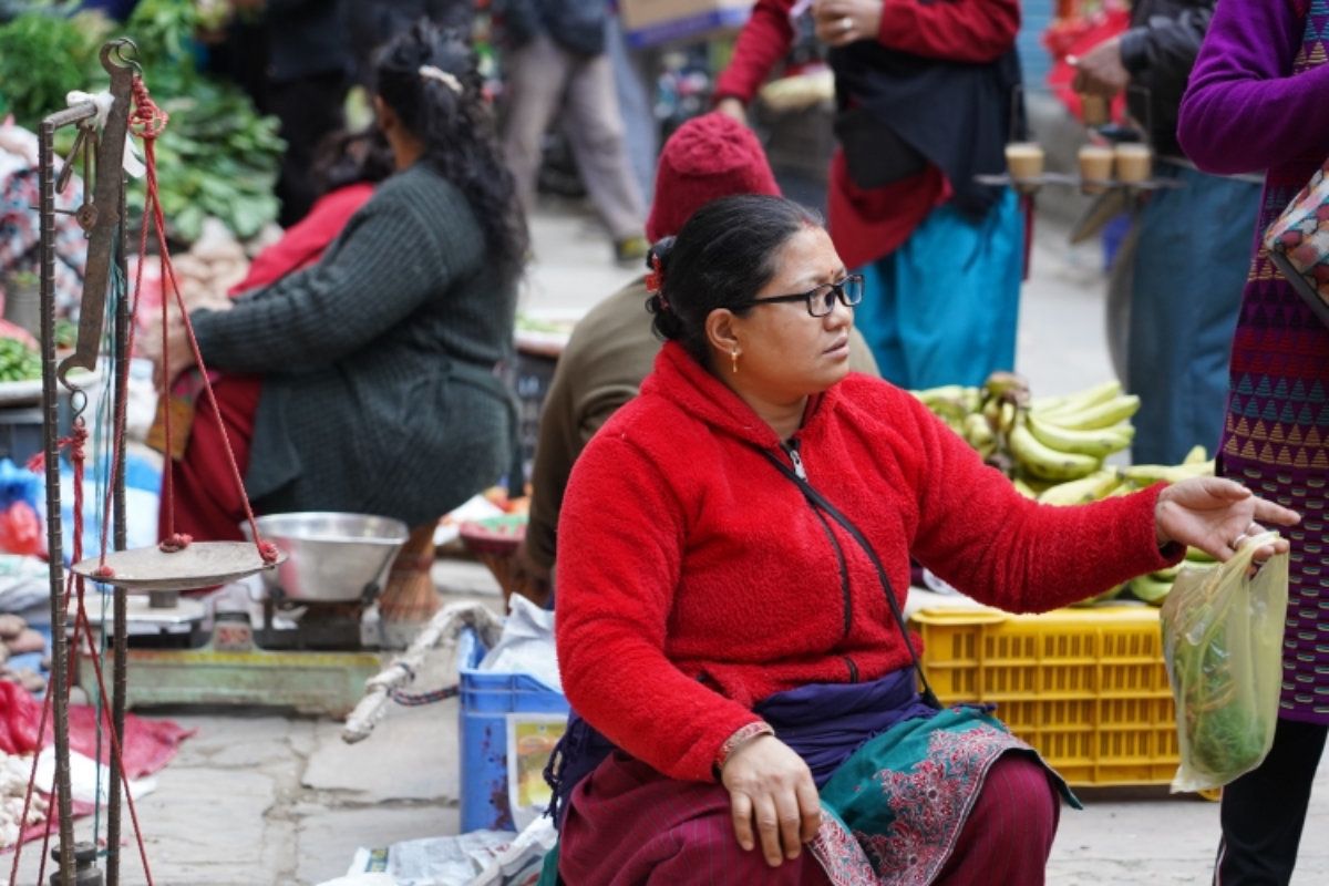 ホテルで少し休憩をし、カトマンズタメル地区を散策。インドのようなしつこい客...