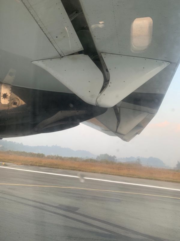 ネパール・カトマンズ「ネパールカトマンズヒマラヤの旅！」の写真：搭乗時間がきた。バスに乗って飛行機へ。機...