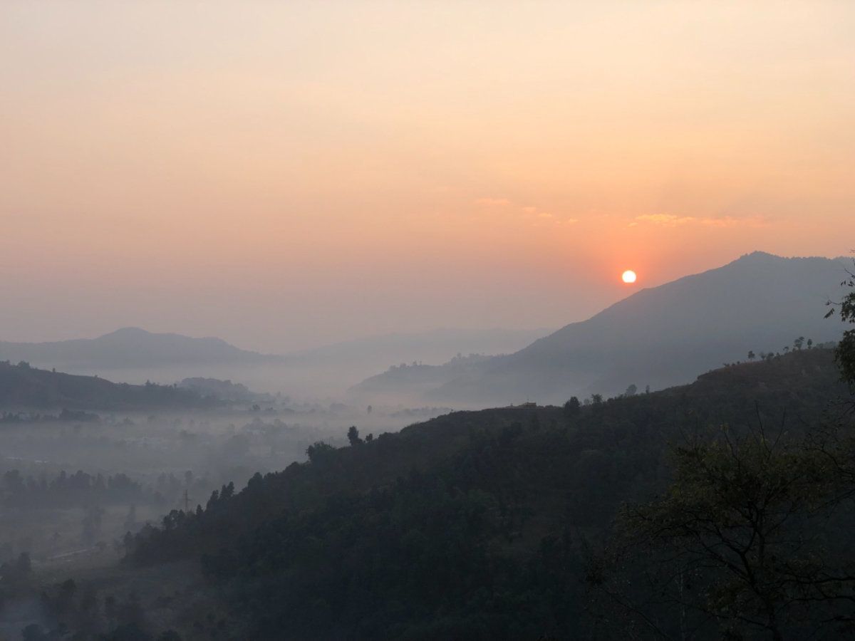美しい日の出と朝食
