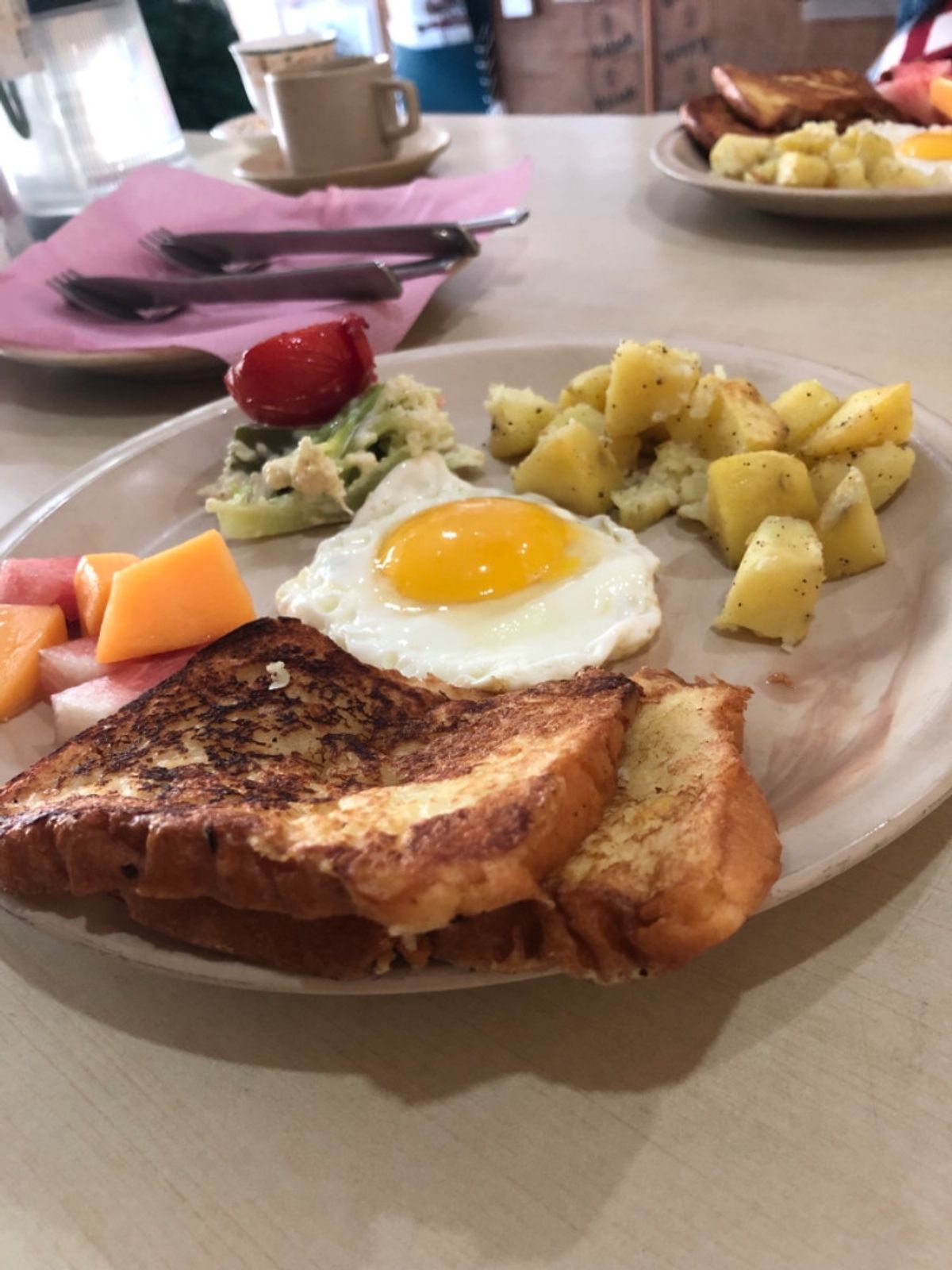 美しい日の出と朝食