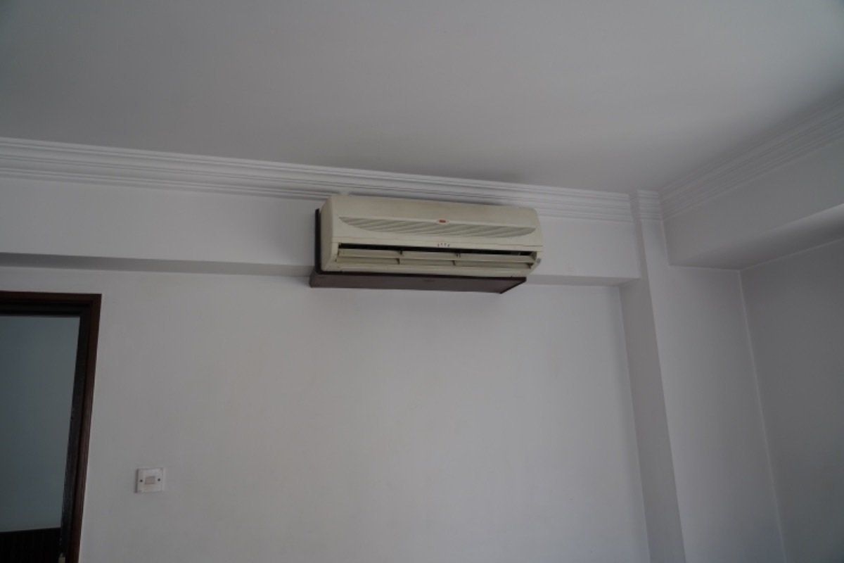 カトマンズの夜が思った以上に冷えた。ホテルの部屋は1番の安部屋でエアコンな...