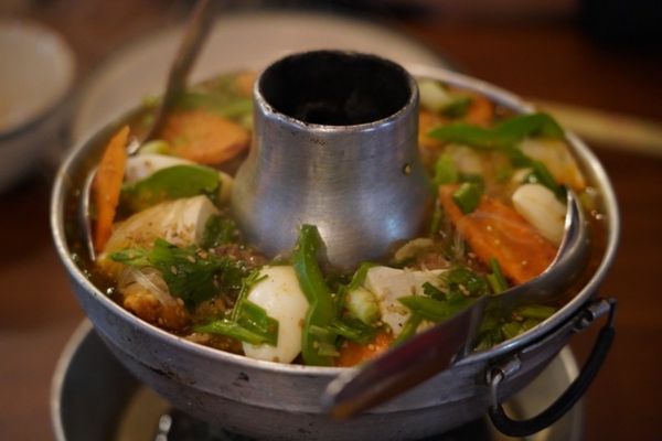 ネパール・カトマンズ「ネパールカトマンズヒマラヤの旅！」の写真：昼食はホテル近くの火鍋レストラン「UTS...