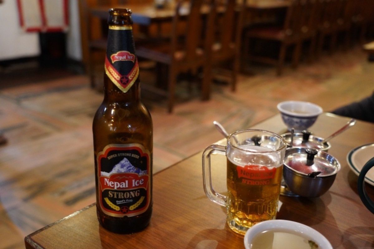 昼食はホテル近くの火鍋レストラン「UTSE」へ。前日予約をしたら500ルピ...