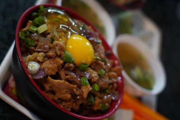 ネパール・カトマンズ「ネパールカトマンズヒマラヤの旅！」の写真：絆。注文して初めて気付く生卵。美味しかっ...