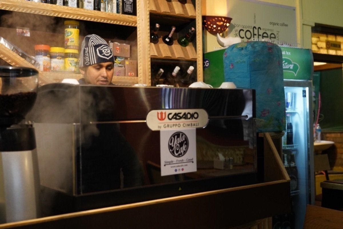 3日目朝は近所の「Yala cafe」でモーニング。ネパール風オムレツとパ...