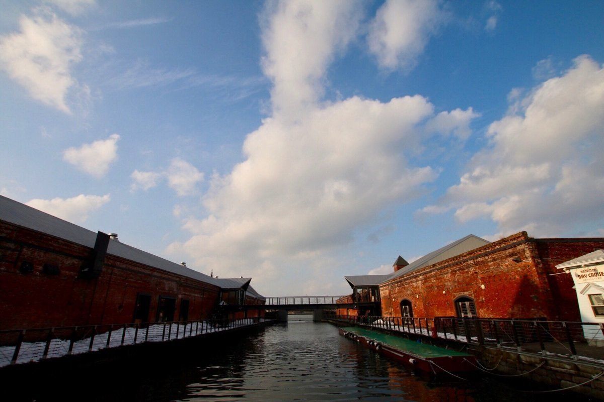 はるばる来たぜ函館！
函館山からの夜景が圧倒的だった！ベイエリアのオレン...