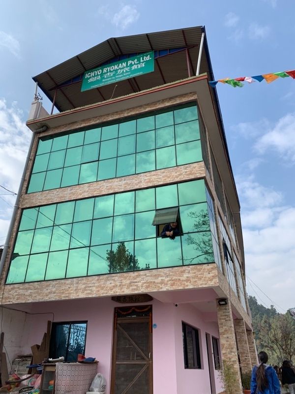 ネパール・カトマンズ「ネパールカトマンズヒマラヤの旅！」の写真：銀杏旅館に到着。小高い山の上。今は乾季な...