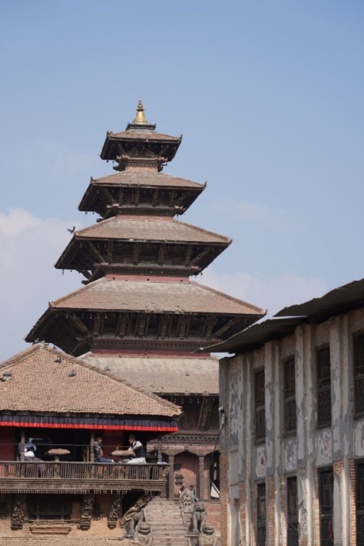 パクタプルの中心部「トゥマディー広場」。五重塔「ニャタポラ寺院」がある。し...