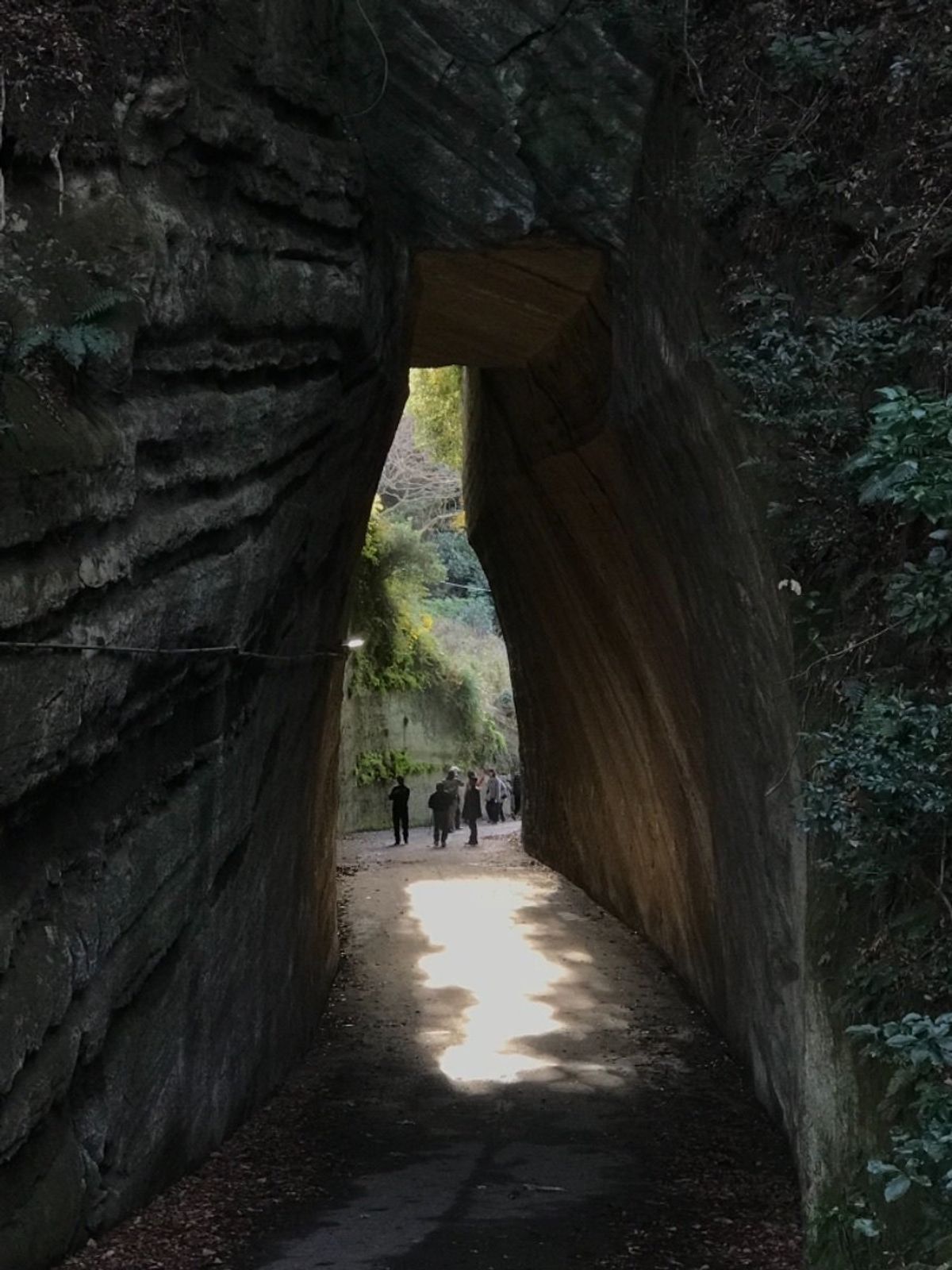 灯篭坂大師の切り通しトンネル
