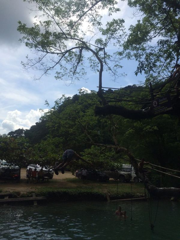 ラオス人民民主共和国・Vientiane「北半球放浪記 2017-18 🇱🇦」の写真：ラグーン
立ち往生
出逢い
スムージー