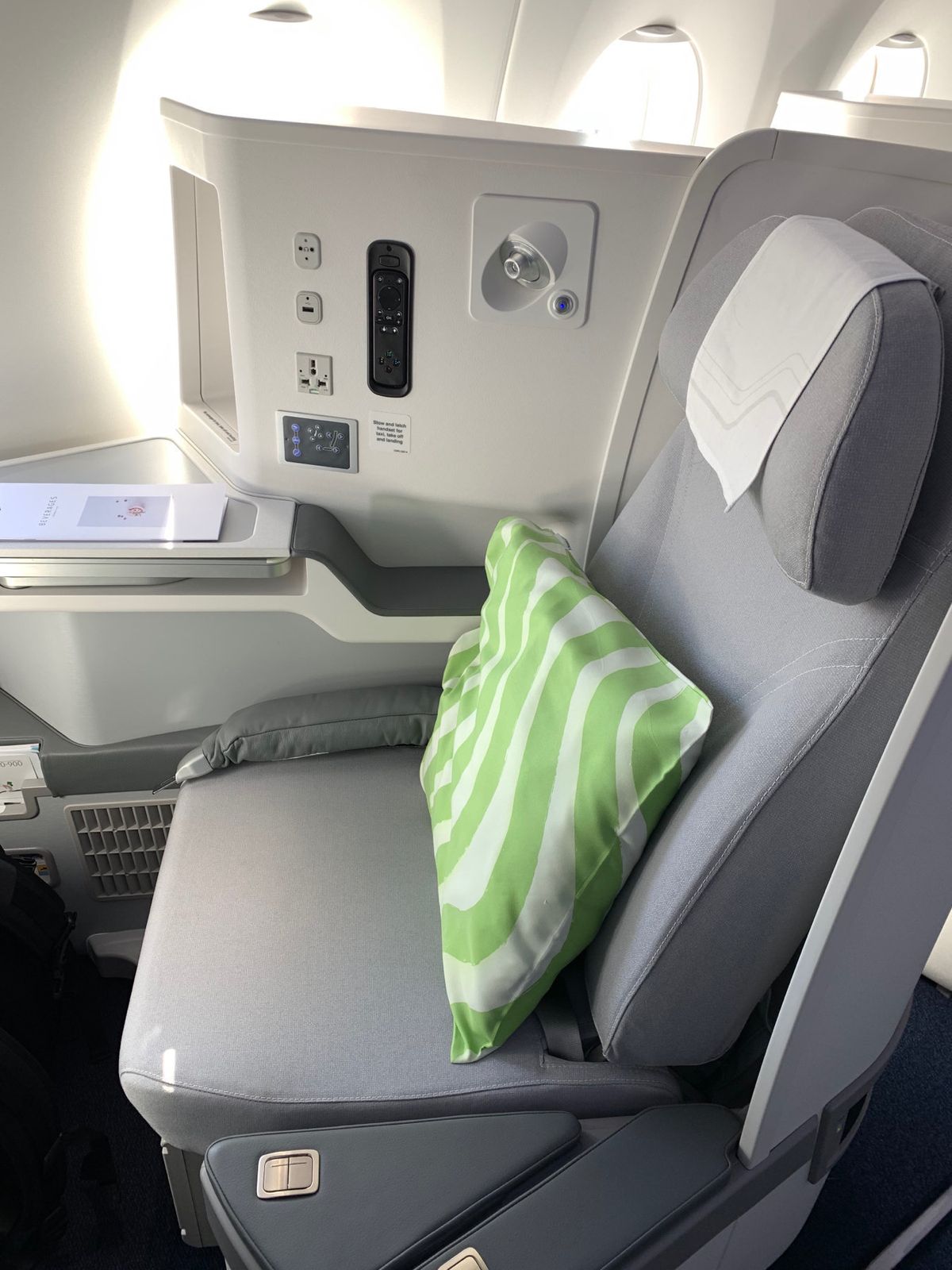 アイスランド🇮🇸に出発です。はじめてのフィンエアーです。マリメッコづくしと...