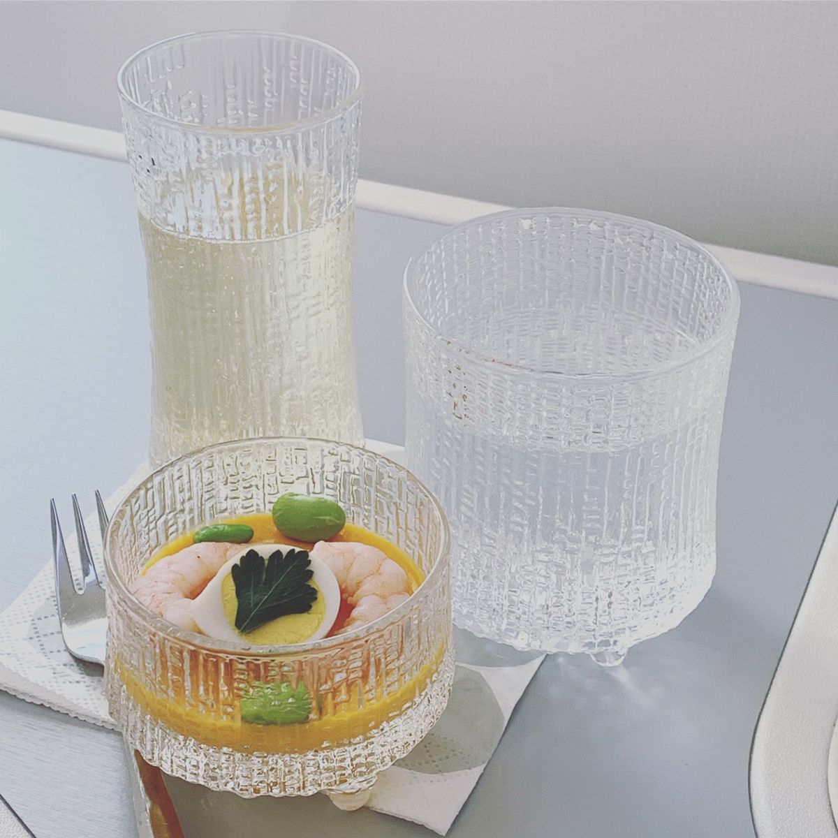 よく見たらグラスはIittala（イッタラ）だった。素敵だ。フィンエアーす...