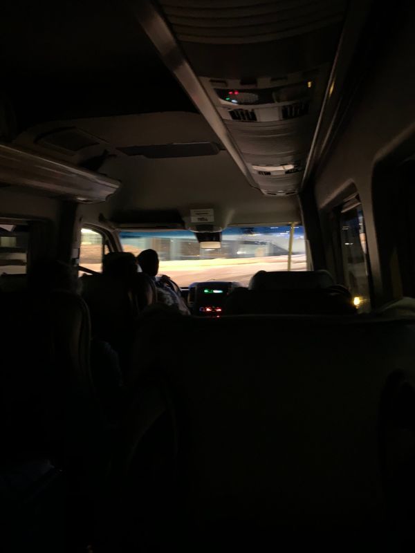 アイスランド・レイキャビク「アイスランド、オーロラと温泉の旅」の写真：バスに乗ってゴールデンサークルなどに出発...