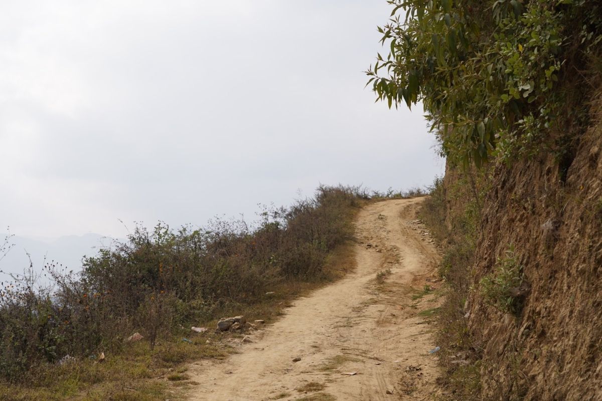 ‪ネパール最終日は軽くトレッキングをすることになった。目的地は銀杏旅館から...
