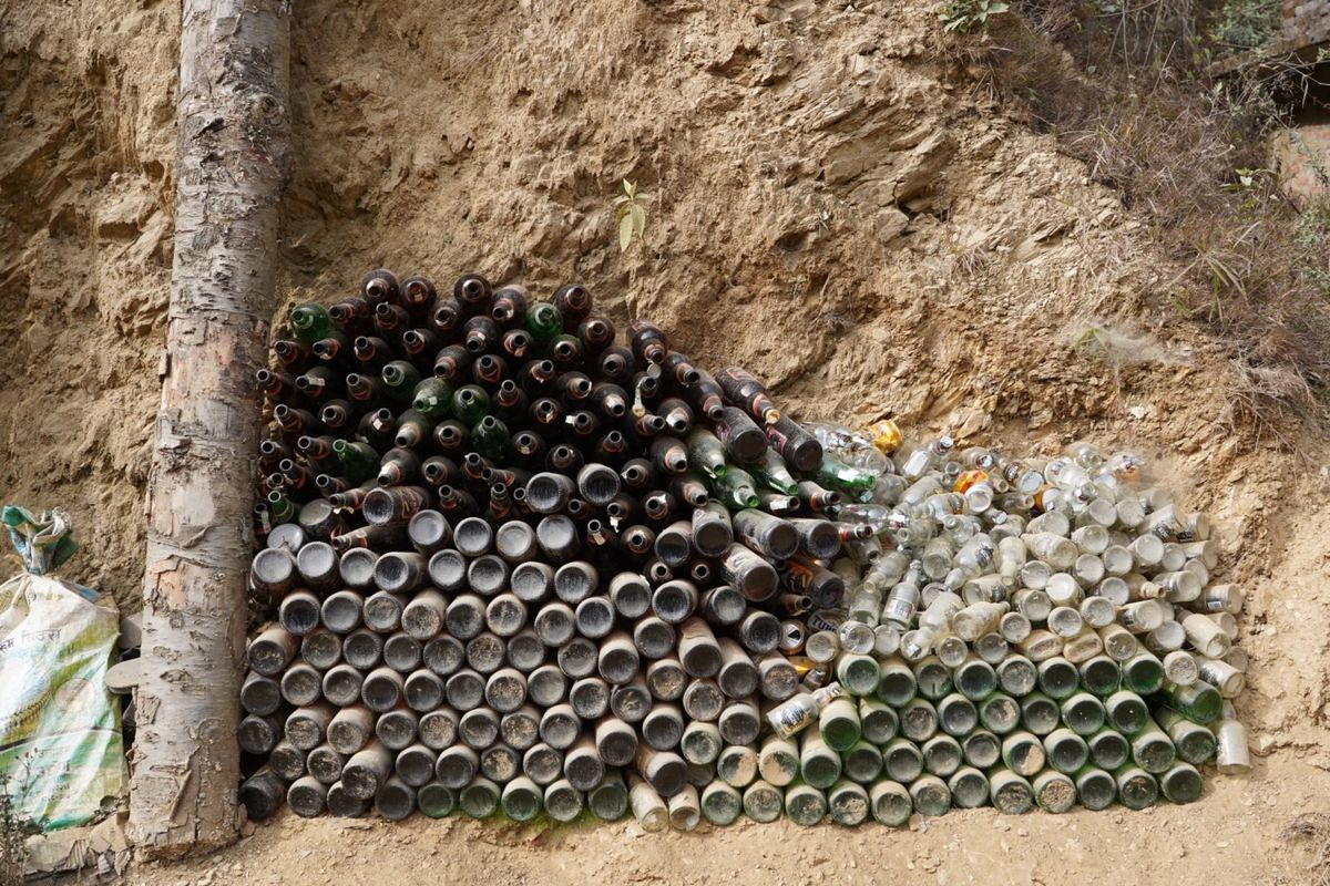 ‪ネパール最終日は軽くトレッキングをすることになった。目的地は銀杏旅館から...