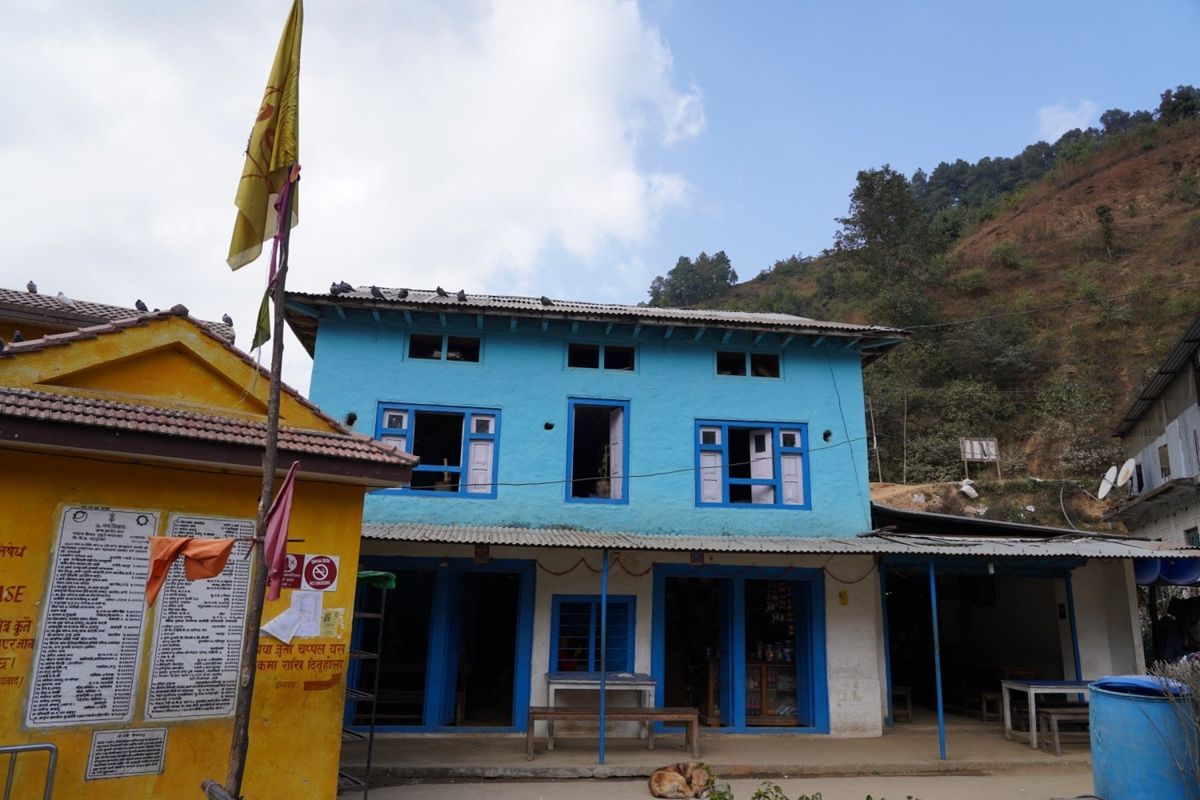 アサプリの村に潜入。日曜日だったので人も疎らで、お店もほとんど閉まっていた...