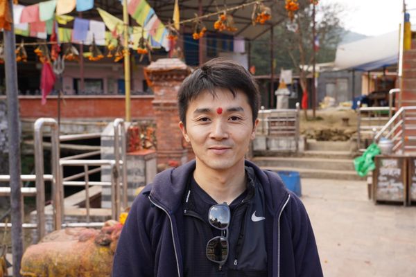 ネパール・カトマンズ「ネパールカトマンズヒマラヤの旅！」の写真：ネパールやインドでよく見る、額にある赤い...