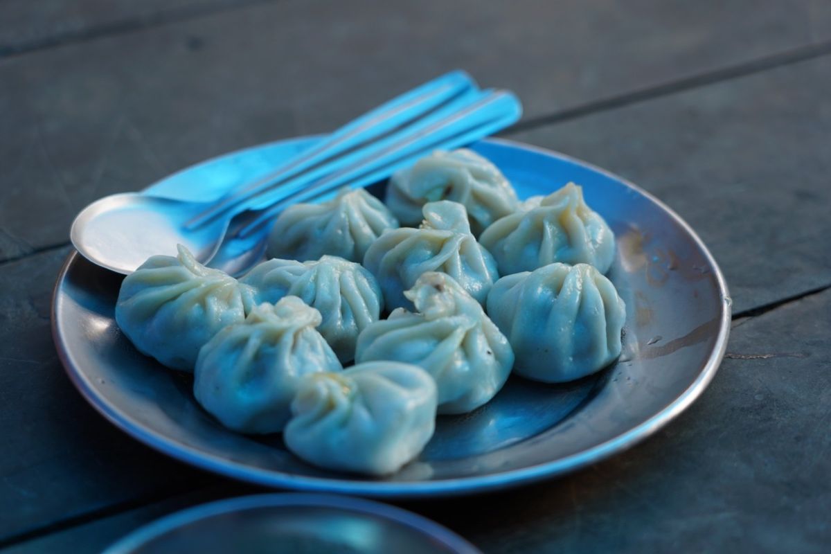 町を一回りし昼食をとることにした。日曜日であったが奇跡的に一軒の小さな食堂...