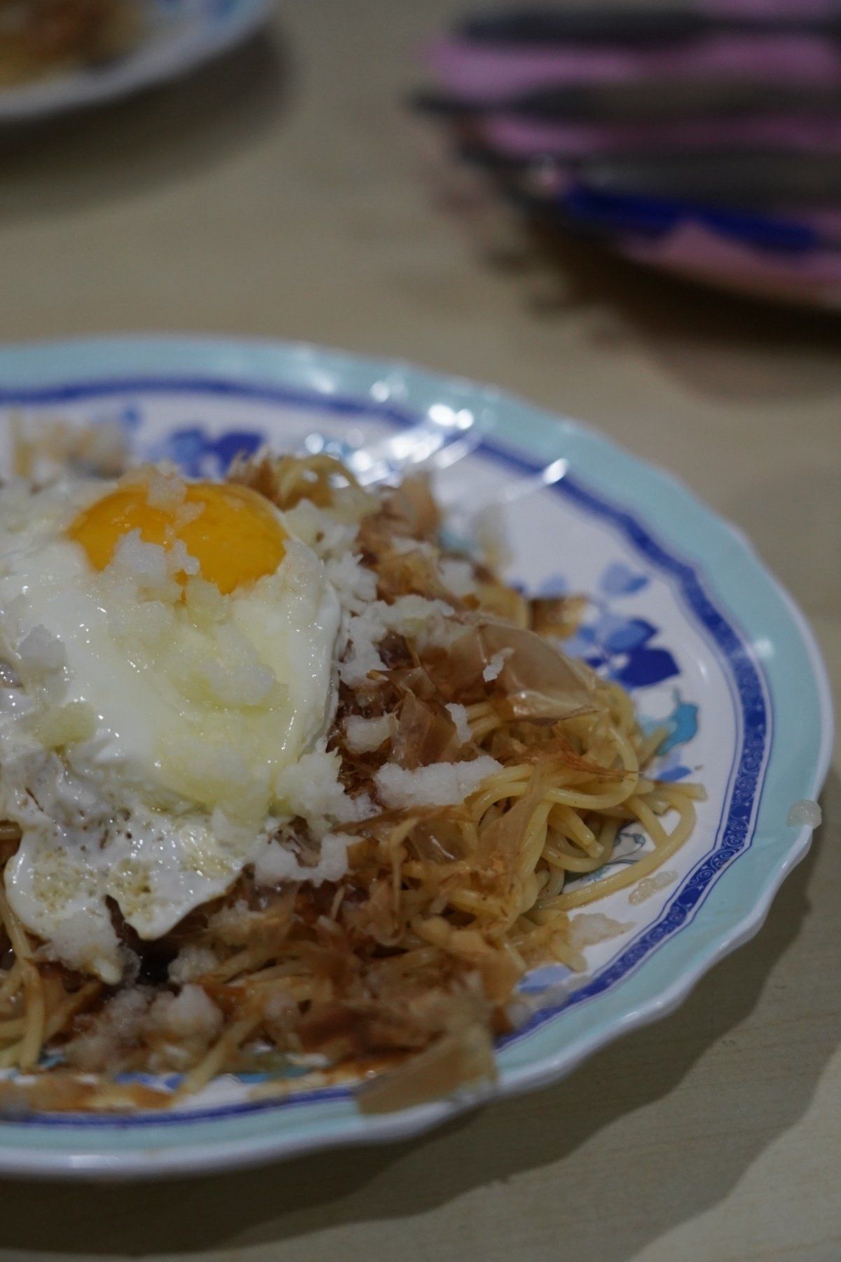 アサプリのトレッキングから帰ってきて、夕食まで炬燵でくつろぐ。ネパール最後...