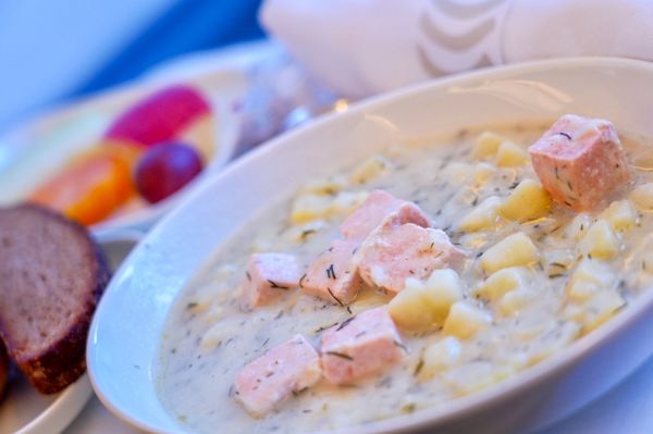 アイスランド・レイキャビク「アイスランド、オーロラと温泉の旅」の写真：フィンエアーの機内食はフィンランドを代表...