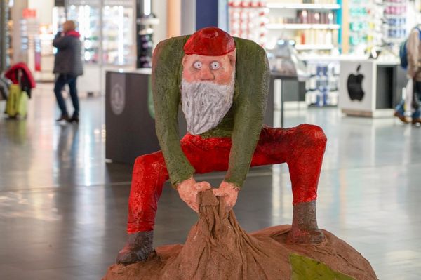 アイスランド・レイキャビク「アイスランド、オーロラと温泉の旅」の写真：日本を発って15時間。ようやくアイスラン...