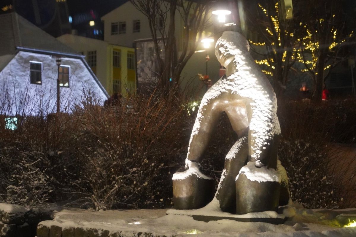 レイキャビクのバスターミナルでバスが停車した。ここから小さなバスに乗り換え...