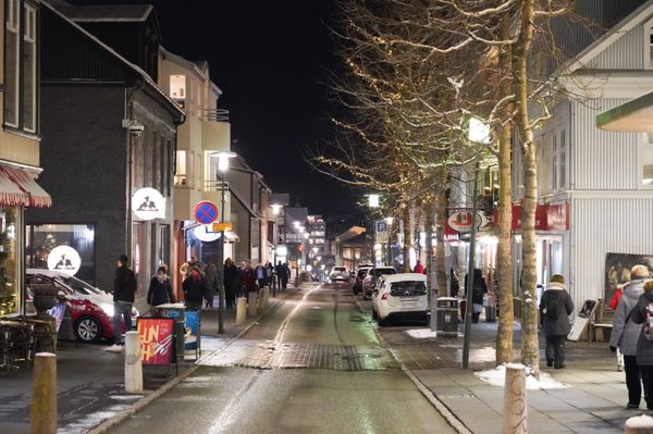 アイスランド・レイキャビク「アイスランド、オーロラと温泉の旅」の写真：‪アイスランドの首都レイキャビクの中心地...