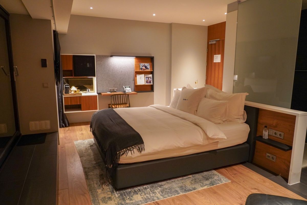 アイスランドでのホテルは「ion city hotel」。部屋は十分すぎる...