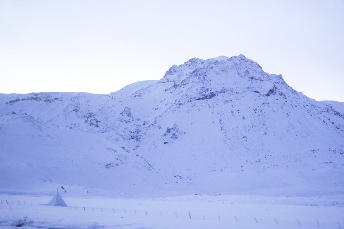 レイキャビクを出発すると、あっという間に銀世界になった。すごい。本当に見渡...