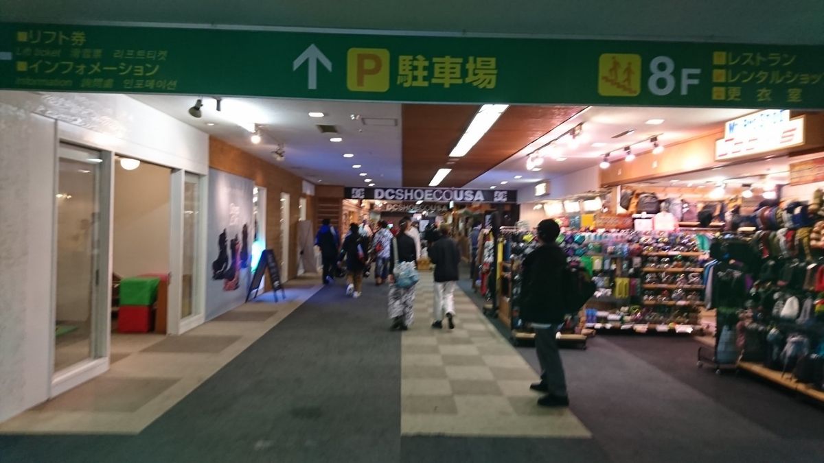 左側がキッズスペース。
インド料理！？もあった。