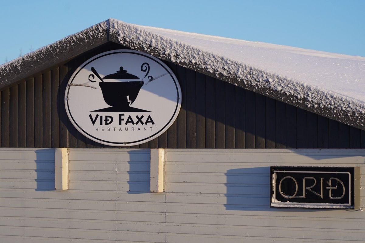 ファクシの滝。目の前にVid Faxaというレストランがあり、ここのトマト...