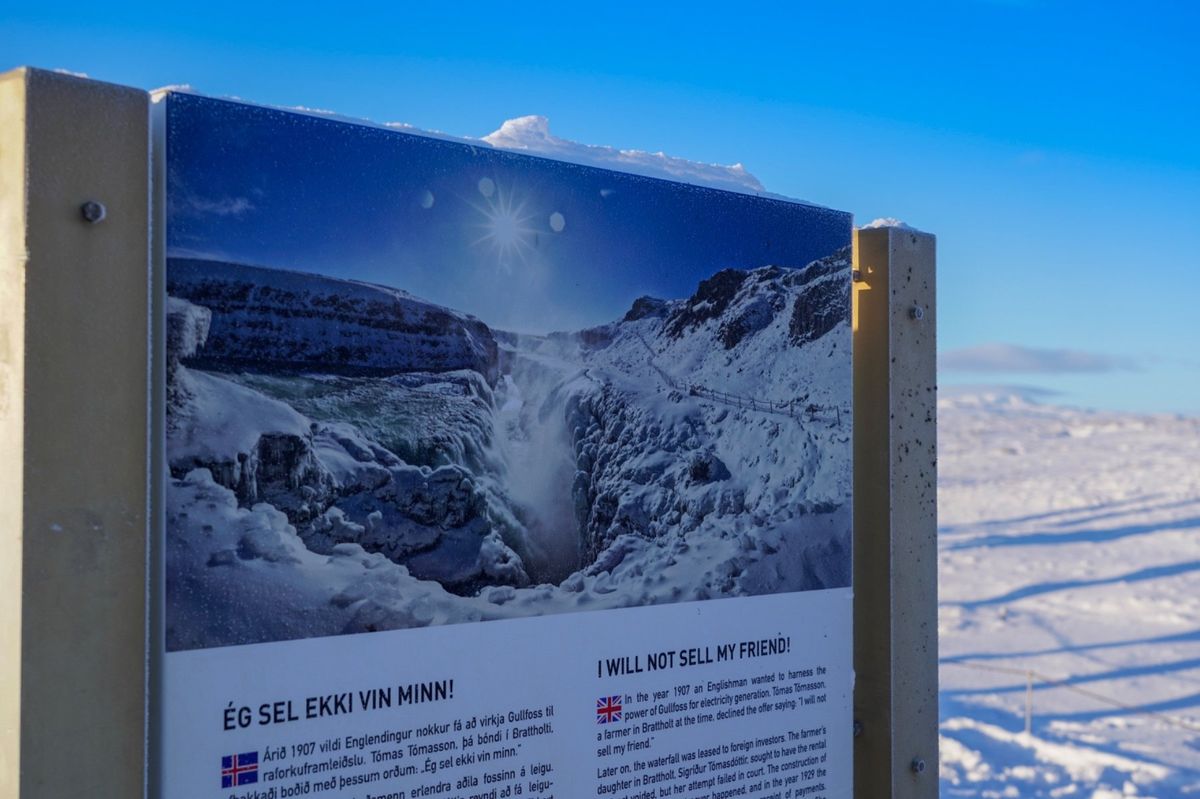 アイスランドで最も美しいと言われている「グトルフォスの滝」にきた。又の名を...
