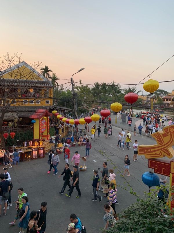 ベトナム・ダナン「ベトナム　ダナン・ホイアン」の写真：ナイトマーケット。暗くなるまで待機。