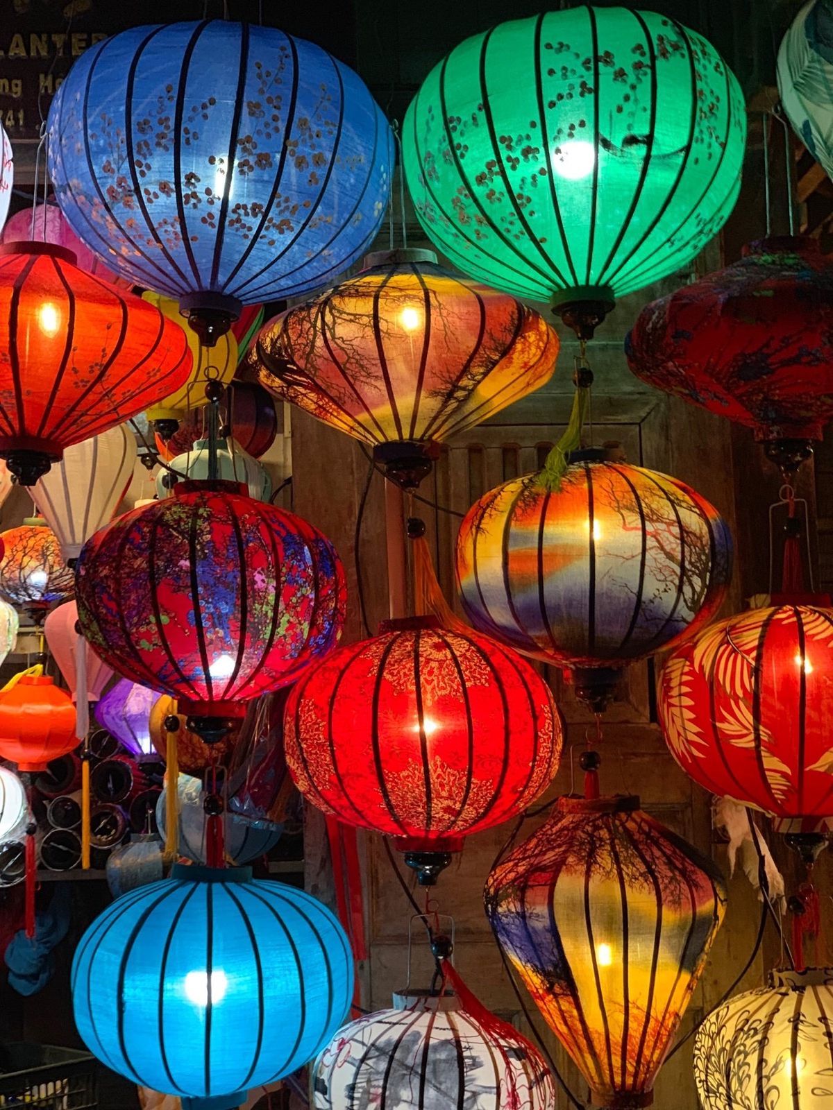 ランタン。ナイトマーケットすごい人。ランタン祭りはもっとすごいのかな。