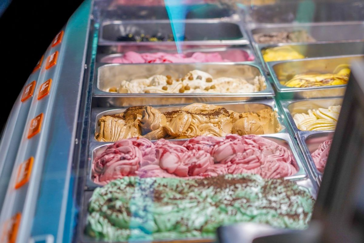 ファームホテル「エフスティダルル」に立ち寄る。沢山の牛が飼われている牛舎が...