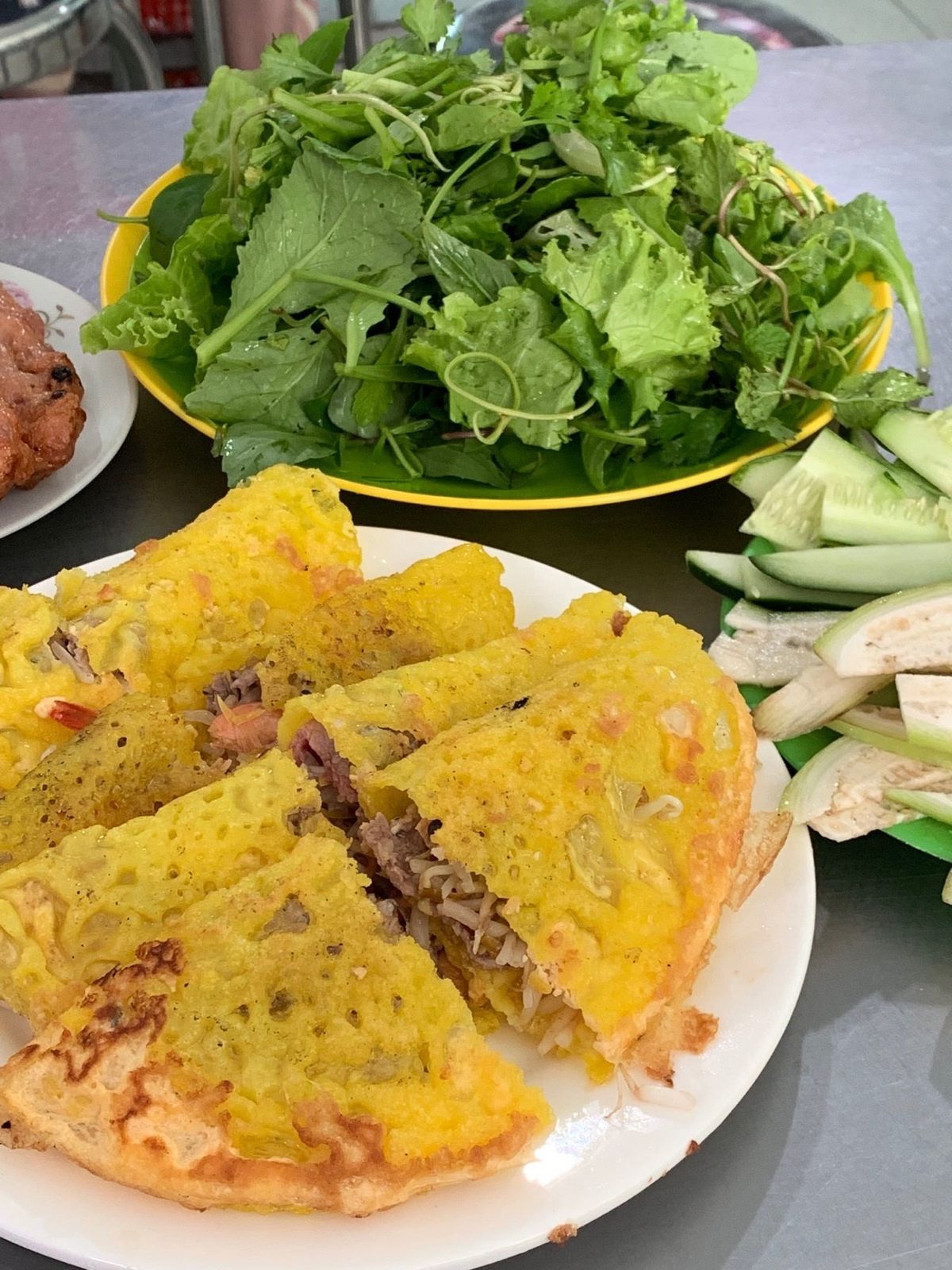 バインセオって初めて食べたけどうまい！