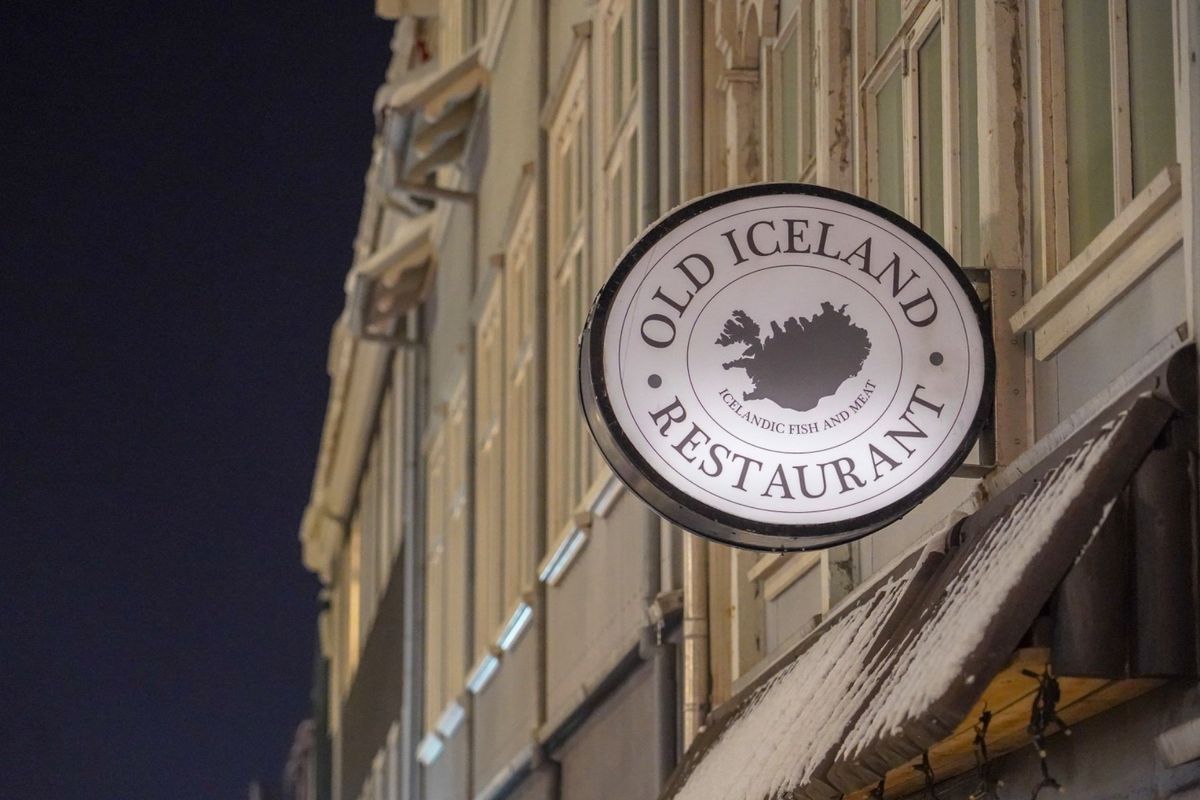 まだまともにアイスランド料理を食べていなかった。夕食はアイスランド料理が出...