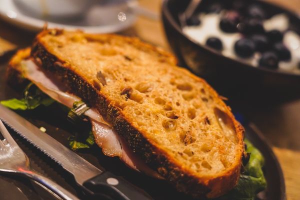 アイスランド・レイキャビク「アイスランド、オーロラと温泉の旅」の写真：‪朝8時30分。レイキャビクの街を歩いて...