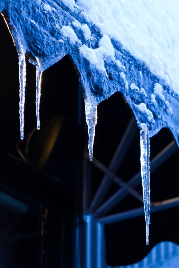 アイスランド・レイキャビク「アイスランド、オーロラと温泉の旅」の写真：小さい頃はよく氷柱を目にしていた。大人に...