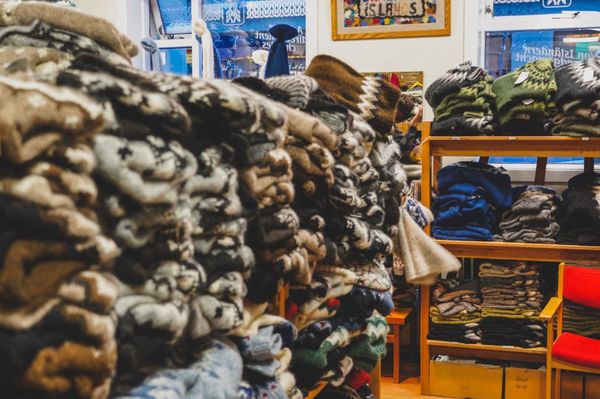 アイスランド・レイキャビク「アイスランド、オーロラと温泉の旅」の写真：アイスランド手編み教会はハットルグリムス...