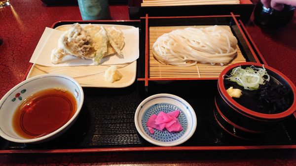 日本・秋田「リゾートしらかみの旅」の写真：最後の締めは、秋田駅で稲庭うどん。