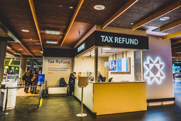 アイスランド・レイキャビク「アイスランド、オーロラと温泉の旅」の写真：アイスランドの消費税は25%と日本と比べ...